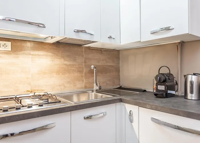 Charm Near Piazza Navona - Cozy Loft For 2 *
